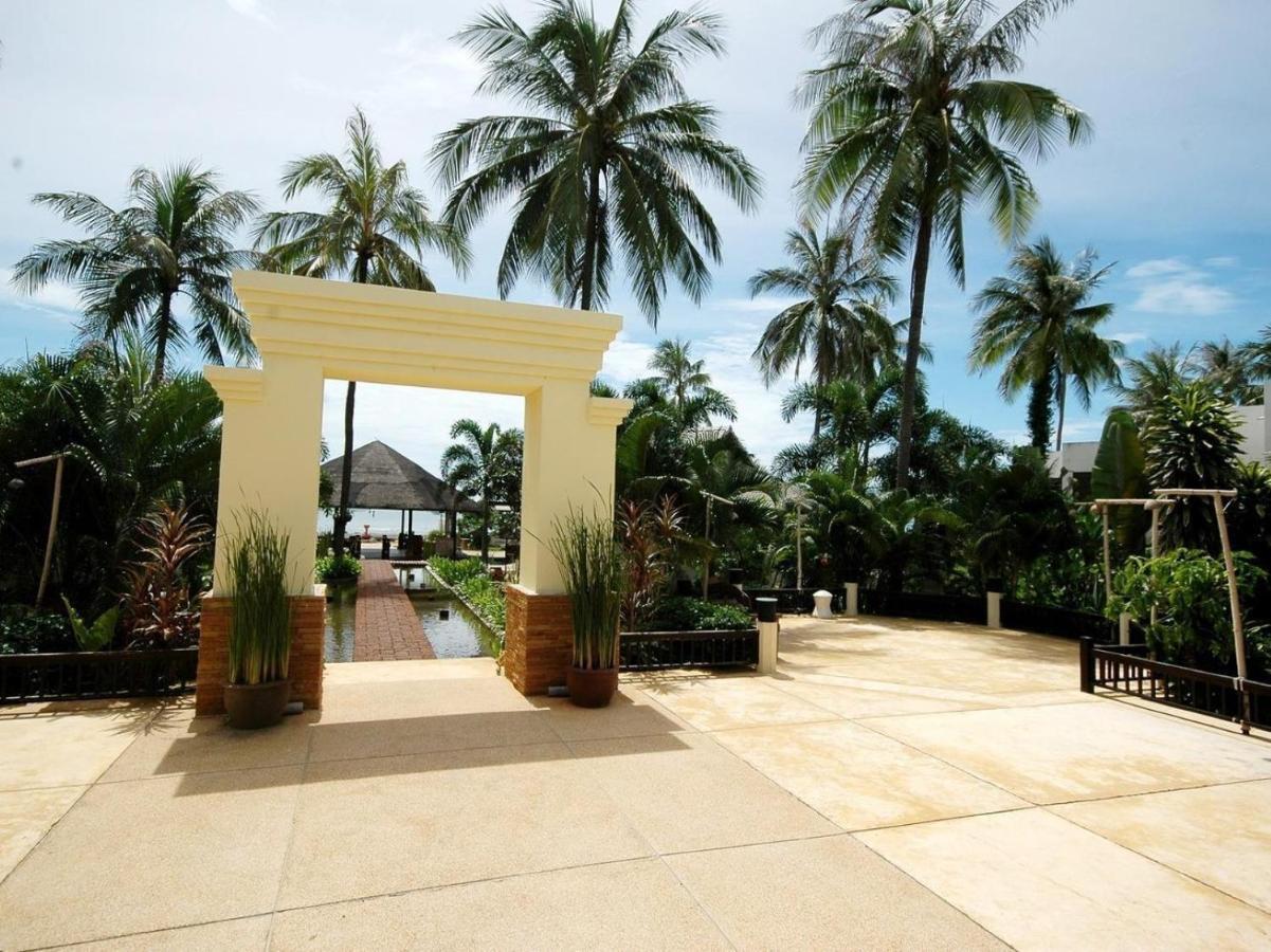 Golden Pine Beach Resort Pran Buri Exterior photo