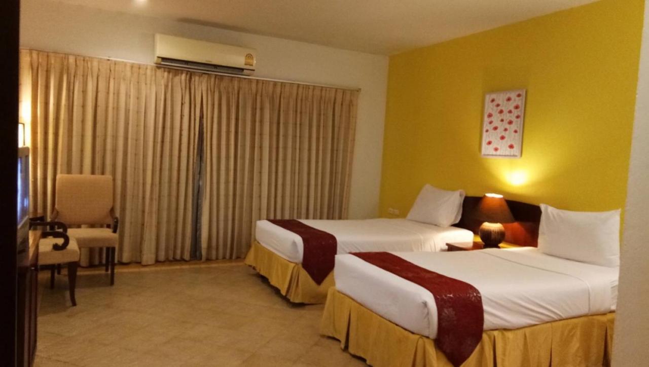 Golden Pine Beach Resort Pran Buri Exterior photo