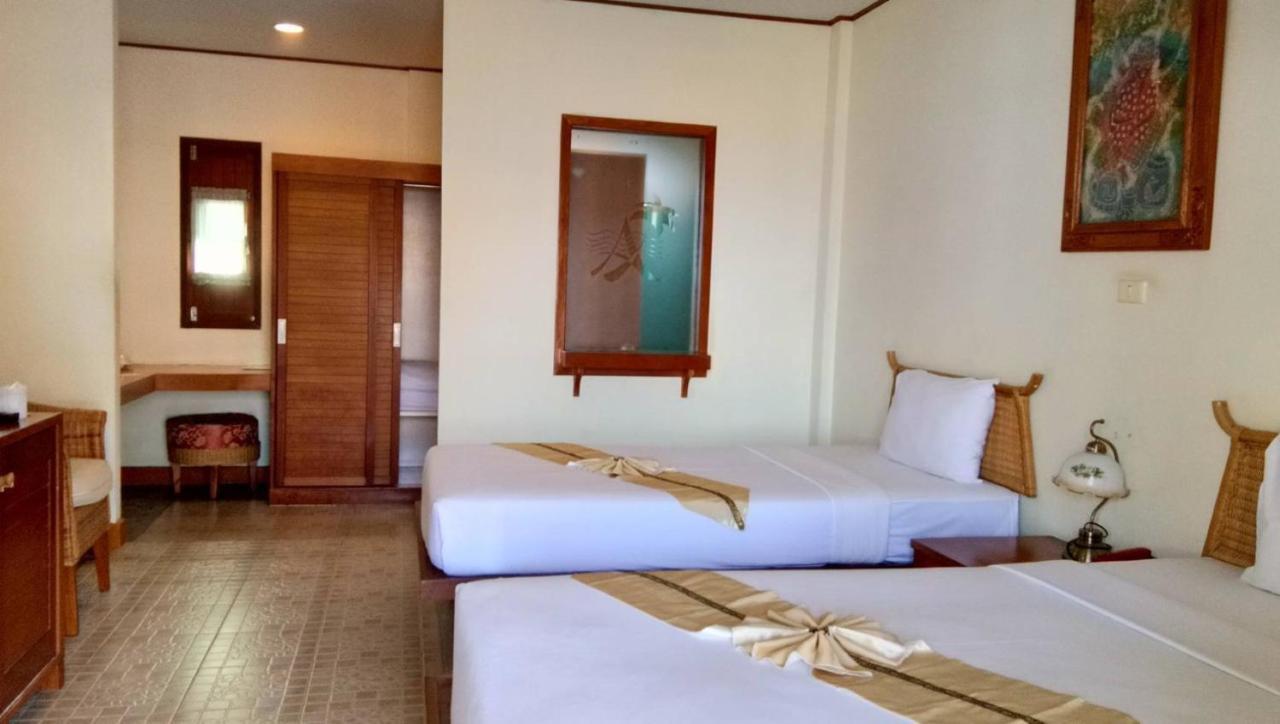 Golden Pine Beach Resort Pran Buri Exterior photo