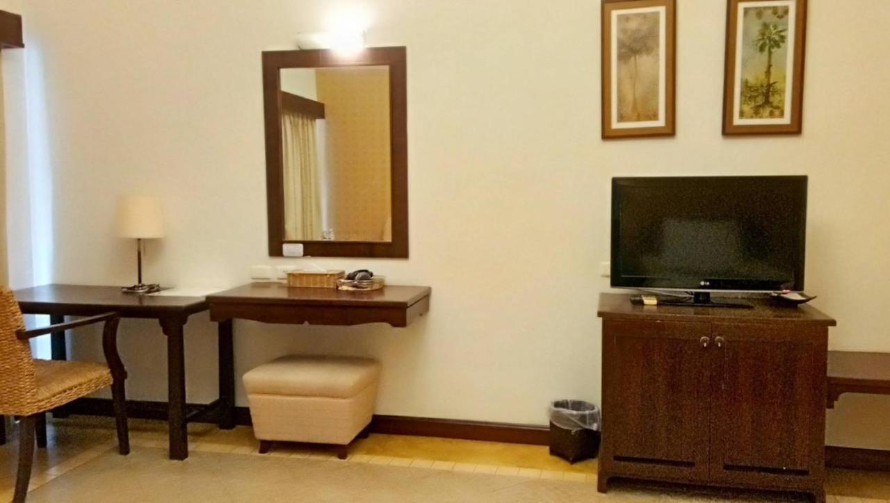 Golden Pine Beach Resort Pran Buri Exterior photo