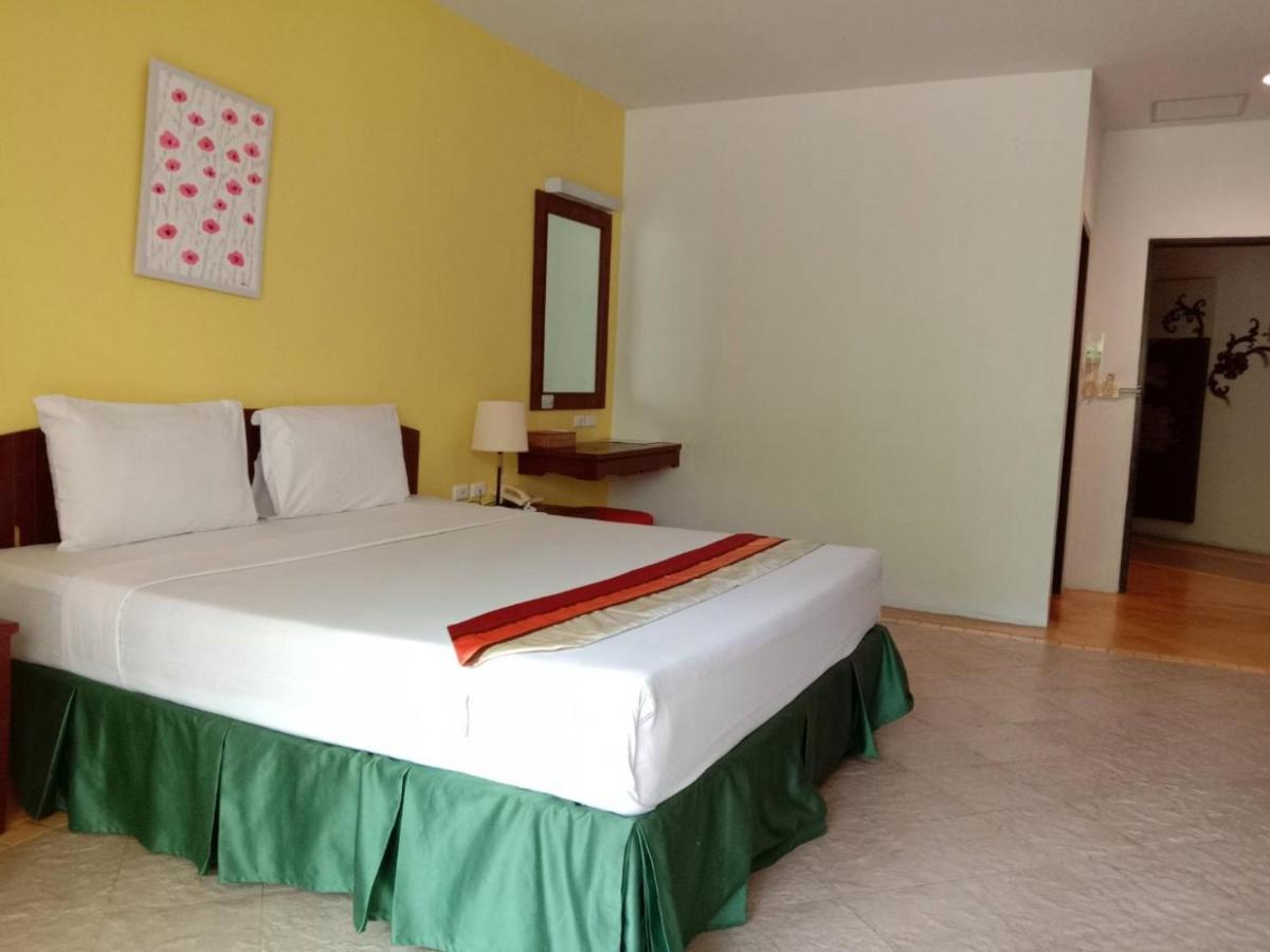 Golden Pine Beach Resort Pran Buri Exterior photo