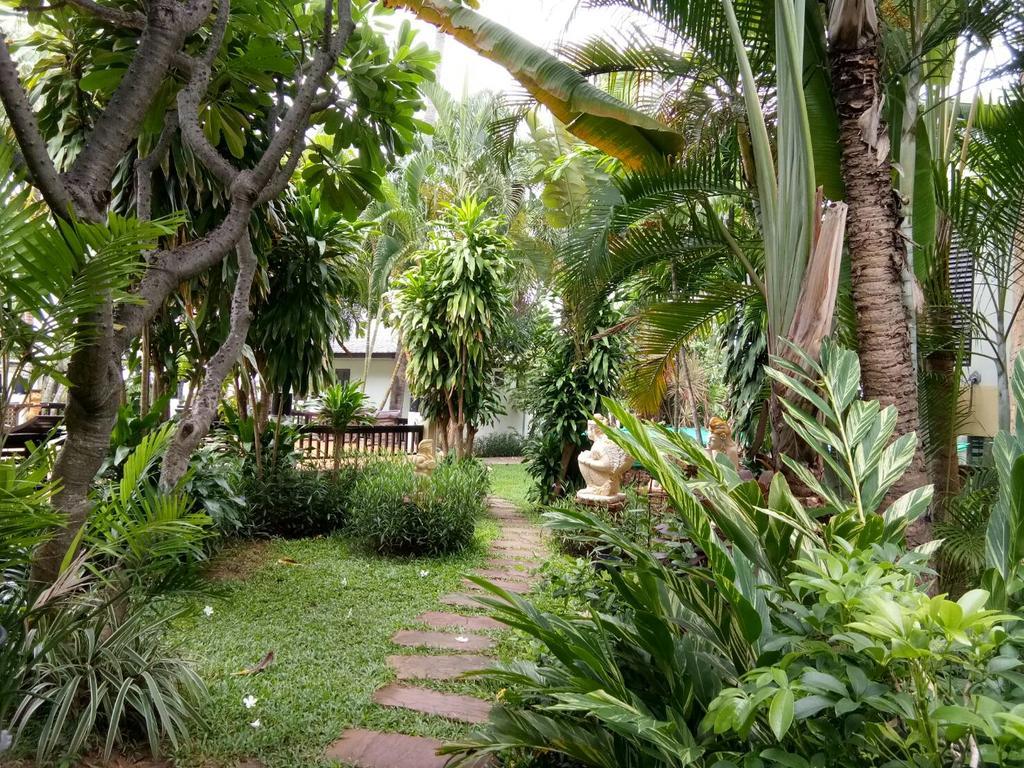 Golden Pine Beach Resort Pran Buri Exterior photo
