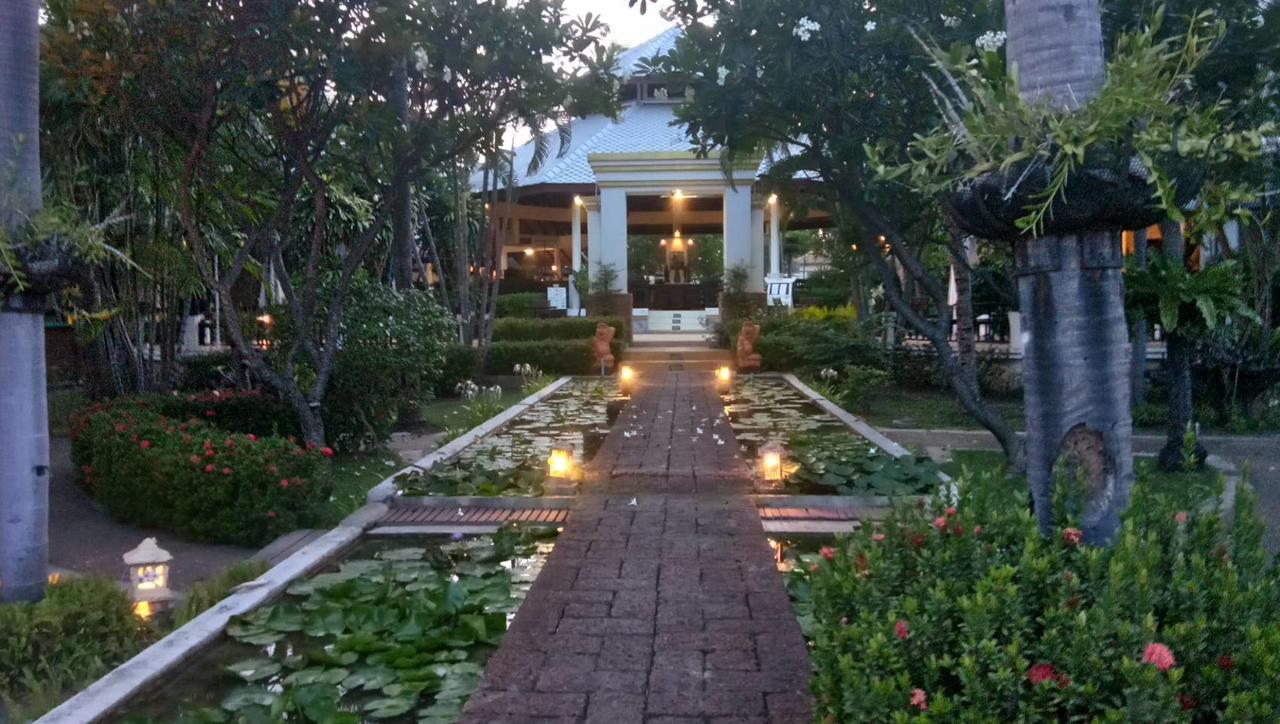 Golden Pine Beach Resort Pran Buri Exterior photo