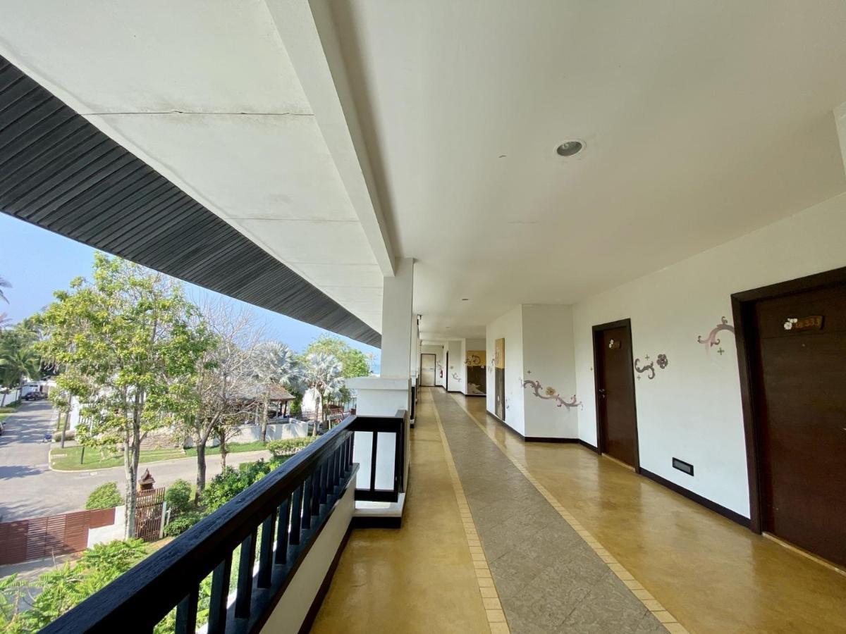 Golden Pine Beach Resort Pran Buri Exterior photo